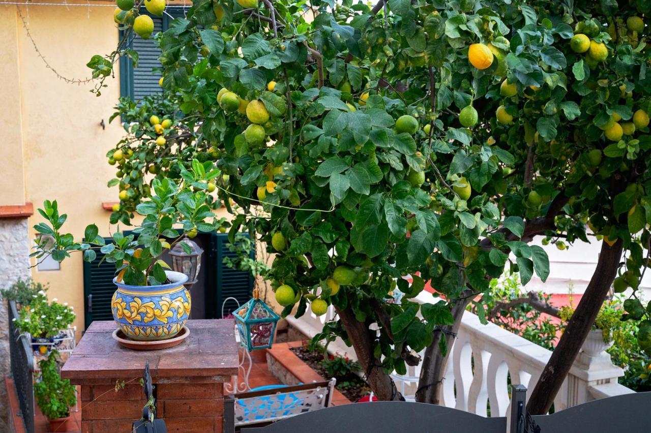 Casa "Positano" Da Ely - Salerno Centro Con Self Check-In Apartman Kültér fotó